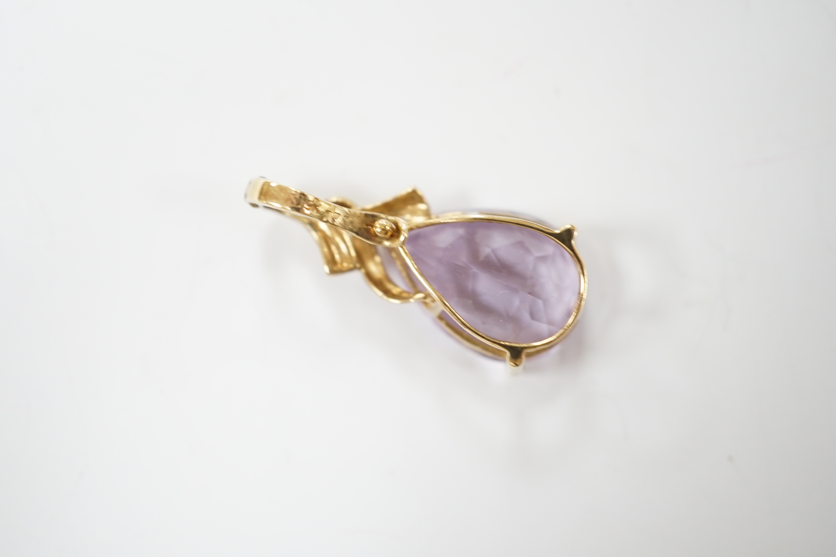 A modern 9ct gold and pear cut amethyst set pendant, 30mm, gross weight 3.9 grams.